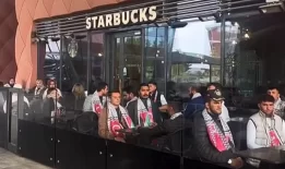 AK Parti Gençlik Kolları, Starbucks’ta oturma eylemi yaptı