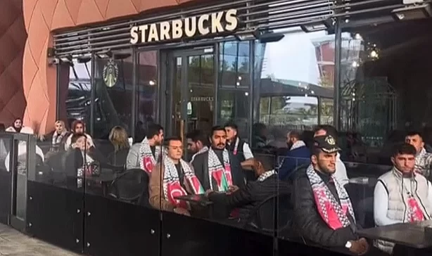 AK Parti Gençlik Kolları, Starbucks’ta oturma eylemi yaptı